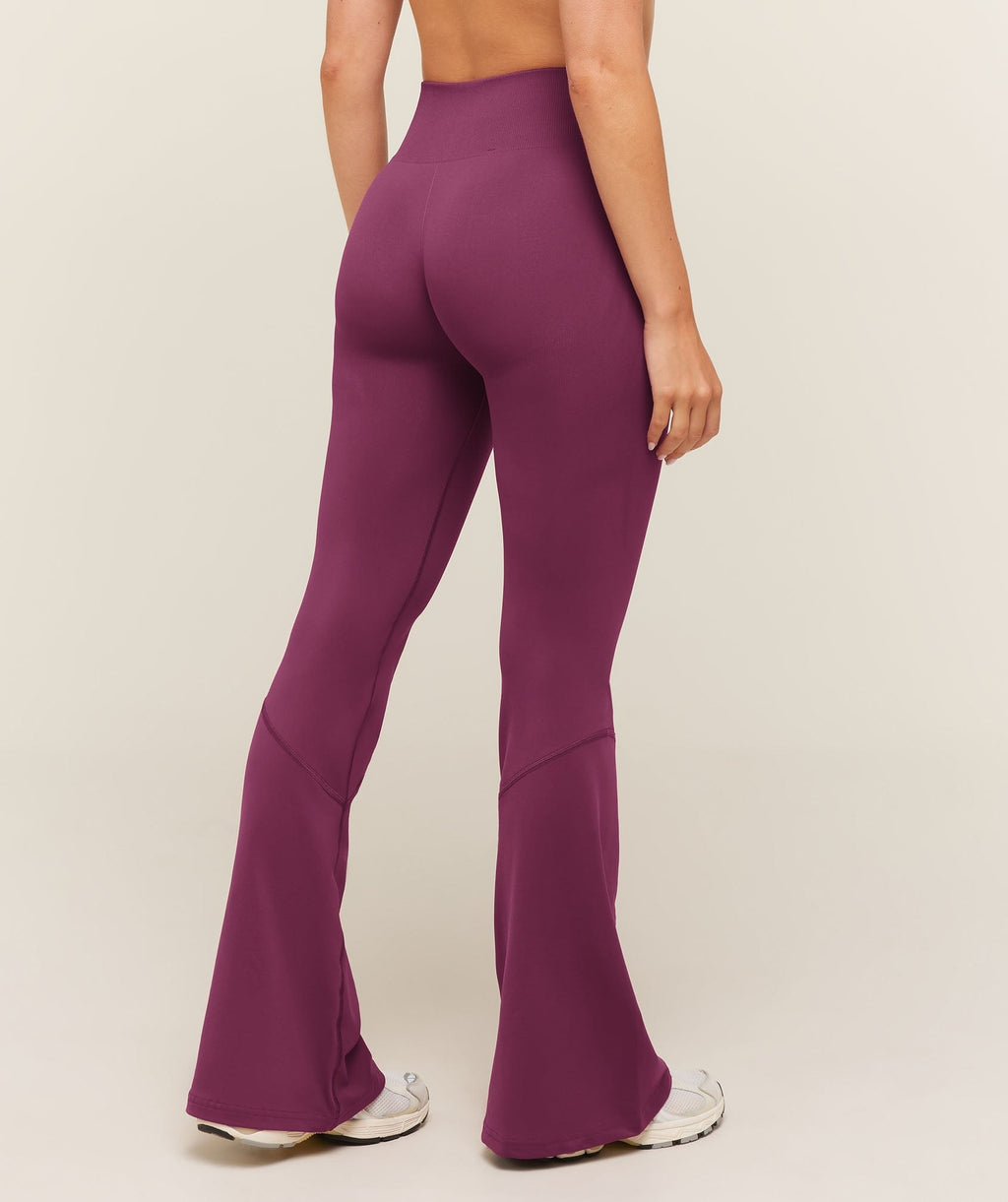 Everyday Seamless Flared Leggings