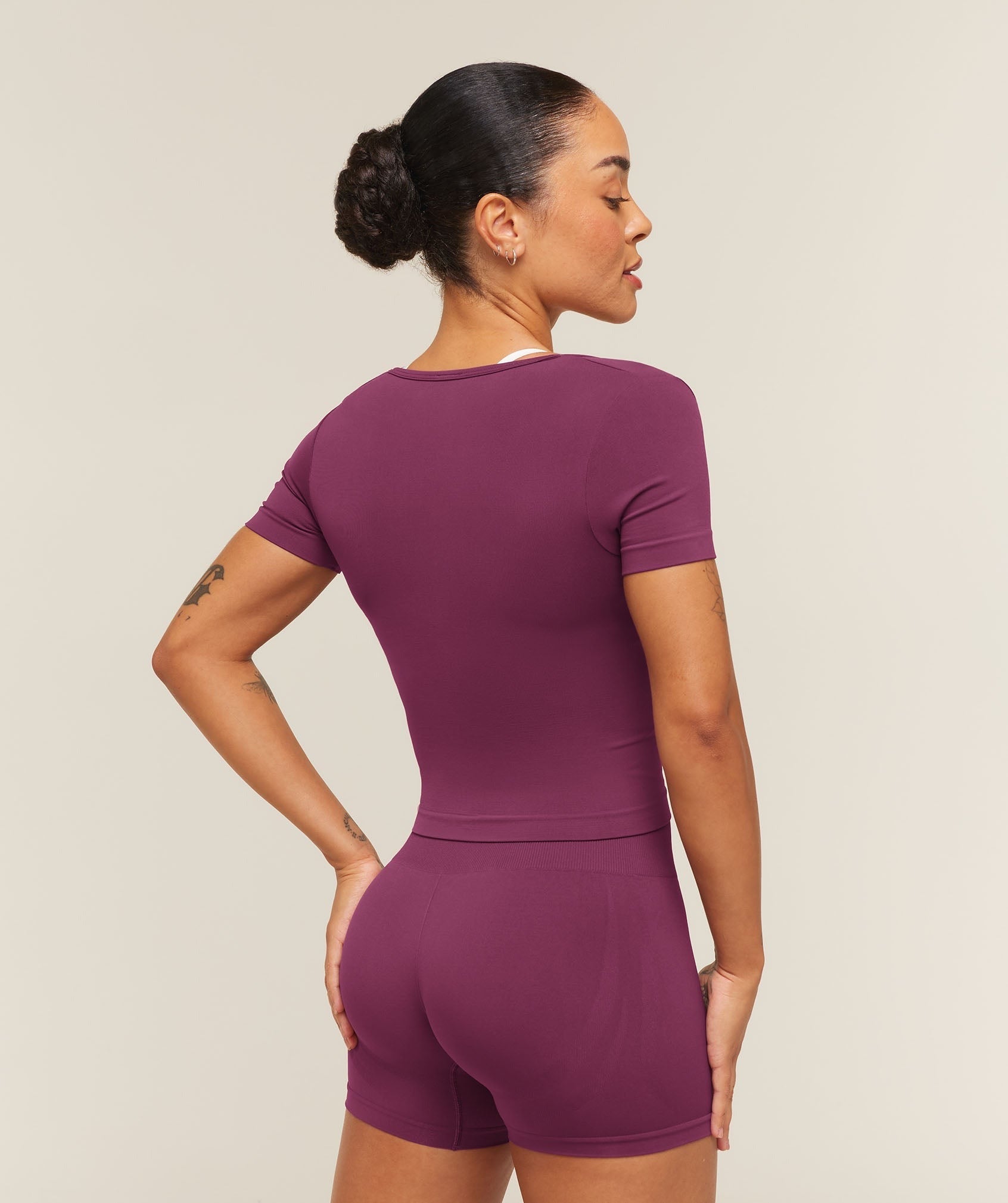 Everyday Seamless Tight Fit Crew Neck Tee