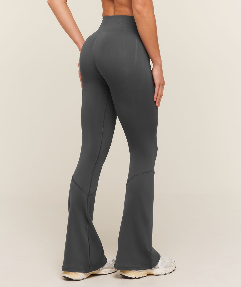 Everyday Seamless Flared Leggings