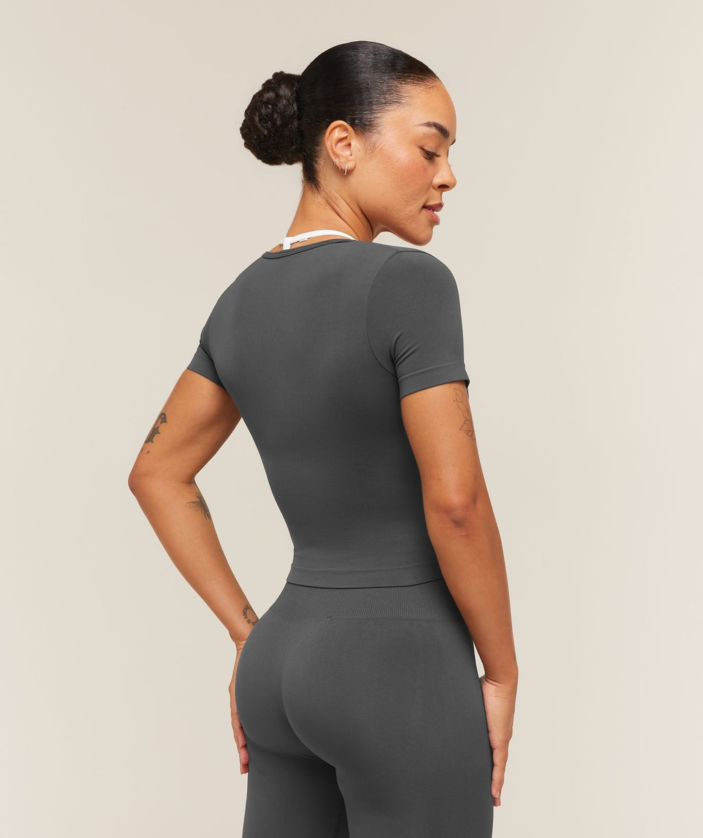 Everyday Seamless Tight Fit Crew Neck Tee