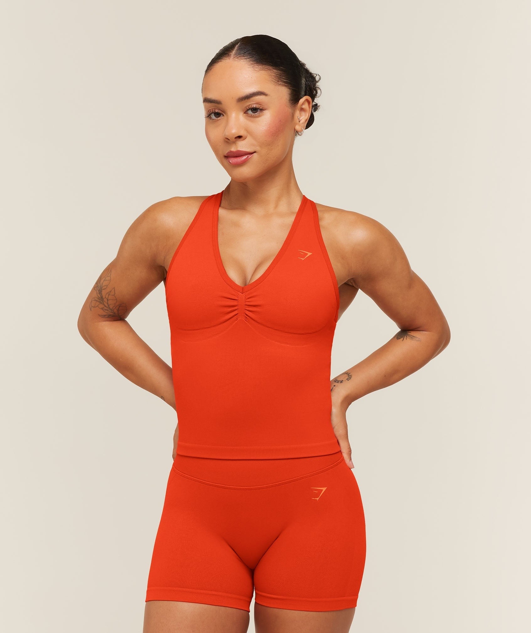 Lift Seamless Tank with Shelf