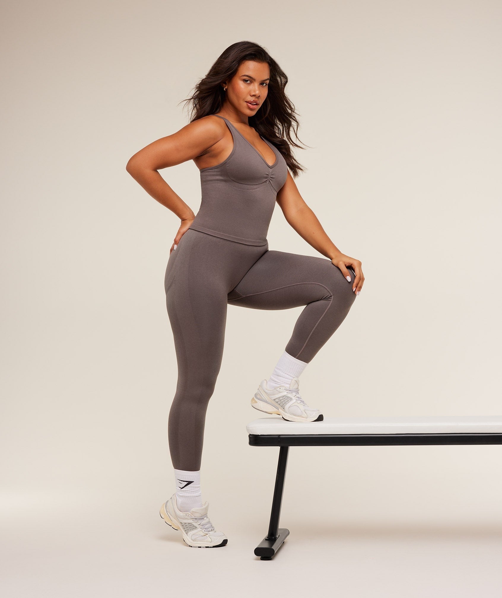 Lift Seamless Tank with Shelf