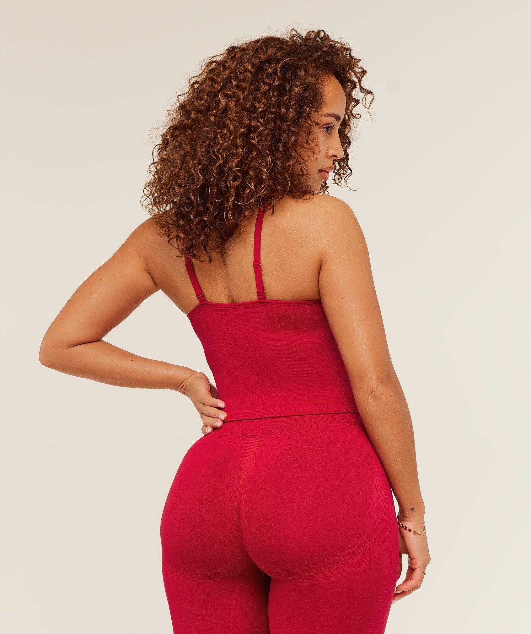 Lift Seamless Tank with Shelf
