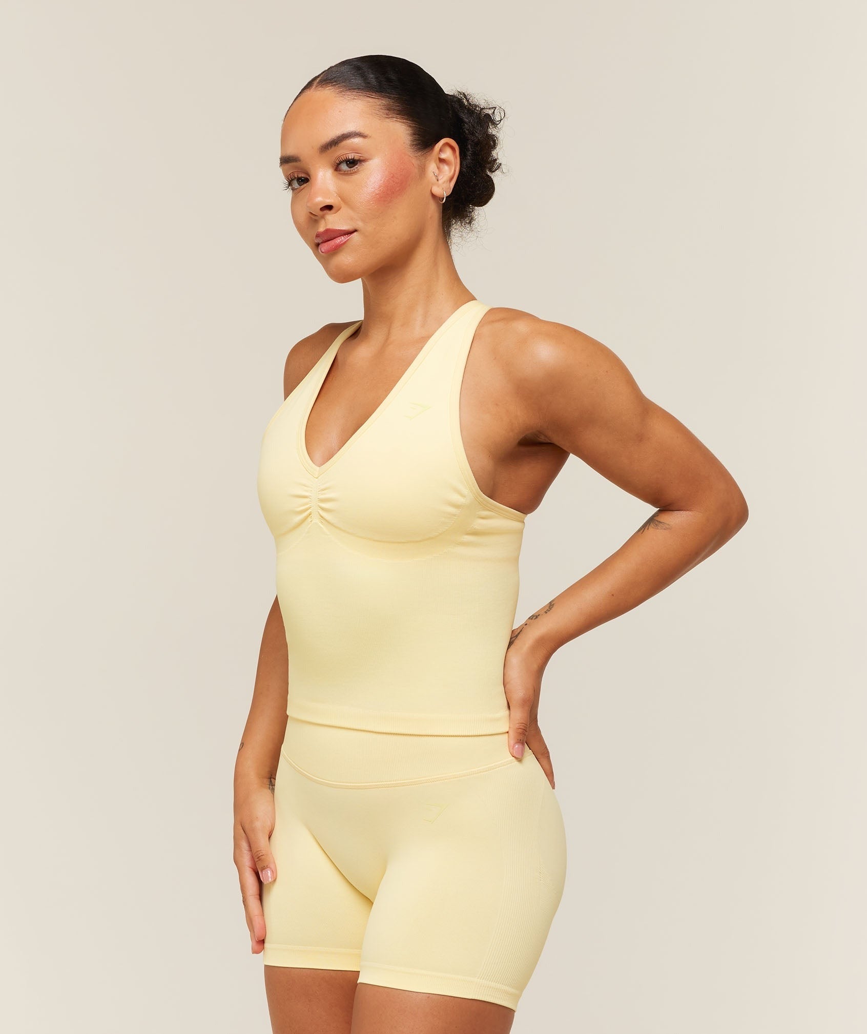 Lift Seamless Tank with Shelf