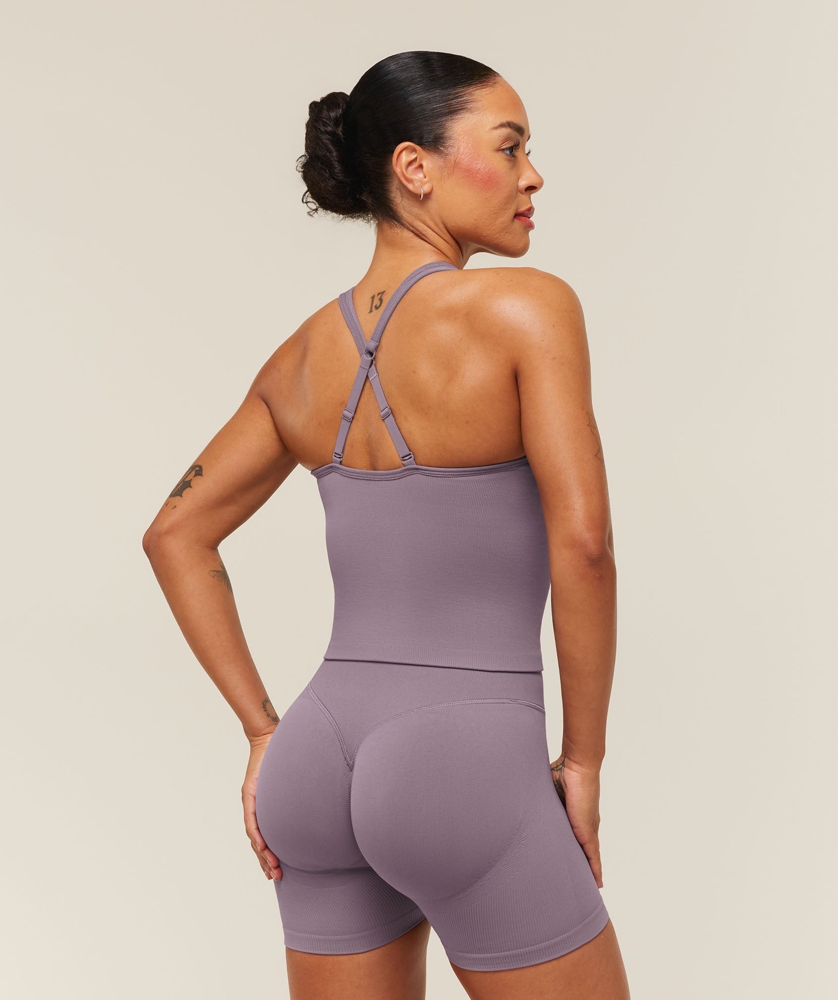 Lift Seamless Tank with Shelf