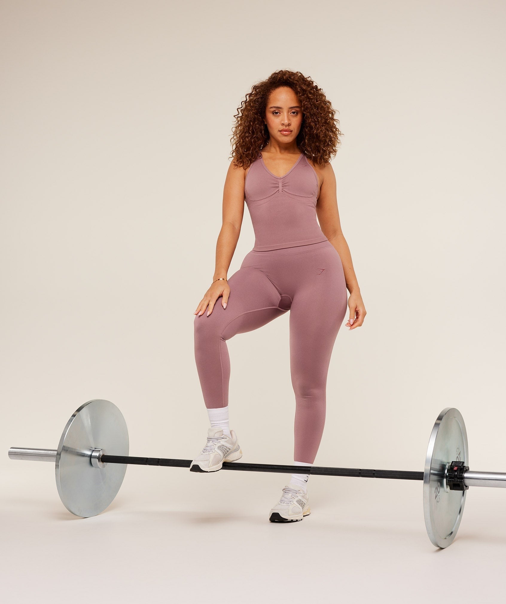 Lift Seamless Tank with Shelf
