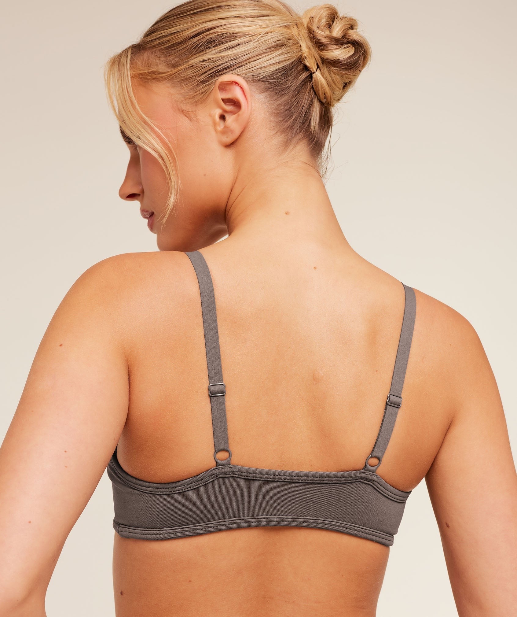 Soft Sculpt V-neck Sports Bra